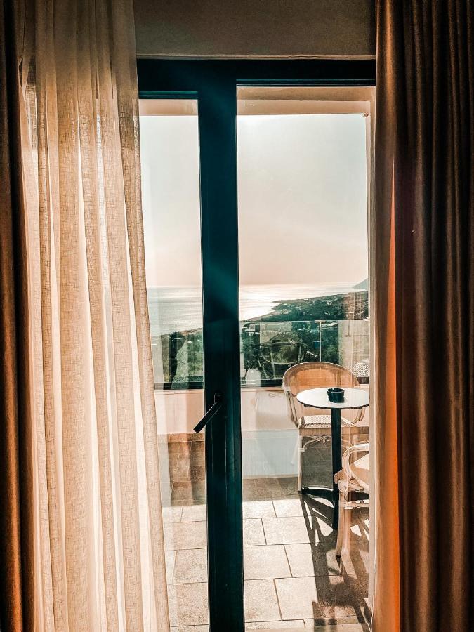 Gogo'S Boutique Hotel Dhërmi Kültér fotó